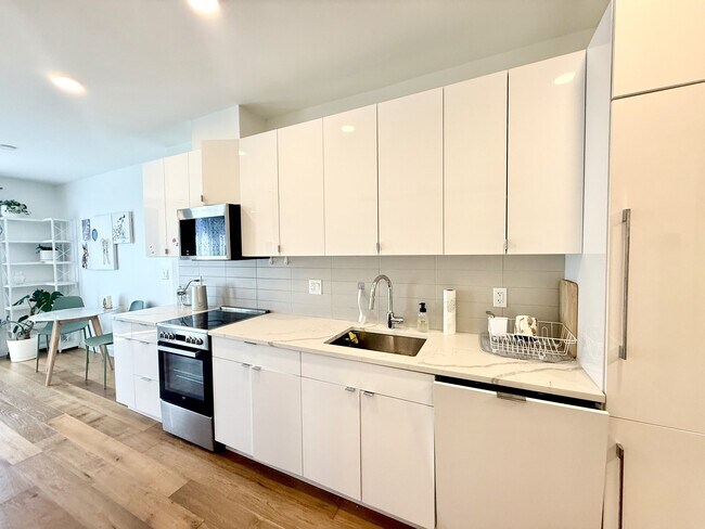 Foto del edificio - 97 Elmwood St