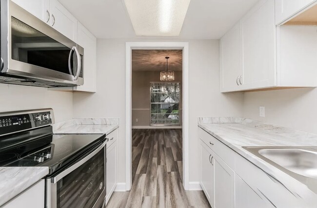 Building Photo - 3684 Woodhill Dr