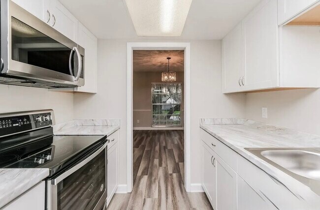 Foto del edificio - 3684 Woodhill Dr