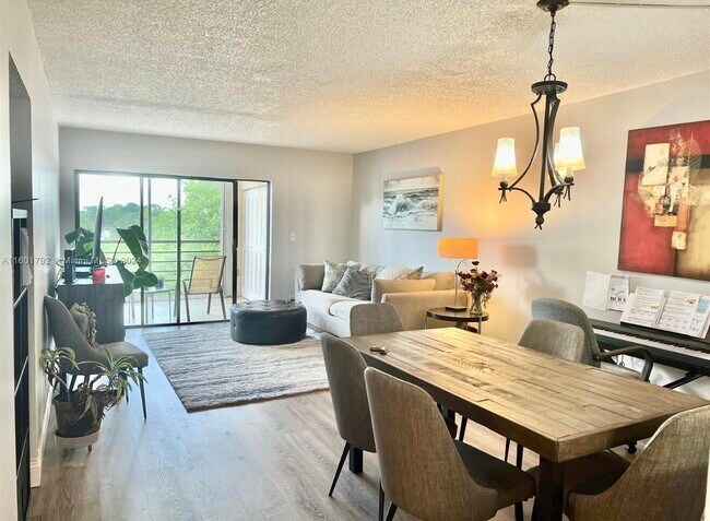 Foto del edificio - 9235 SW 8th St