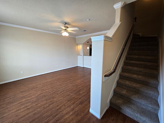 Foto del edificio - SHORT TERM thru JULY - 4 bedroom - 4.5 bat...