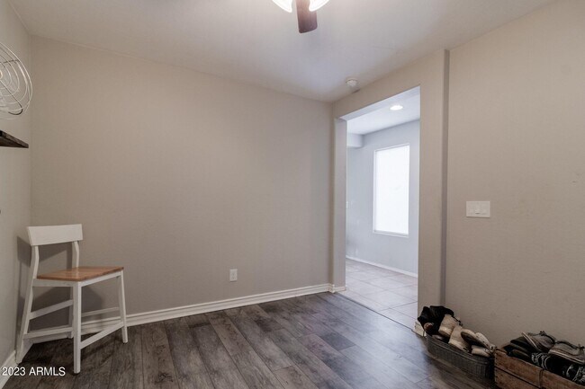 Building Photo - 7872 W Desert Blossom Way
