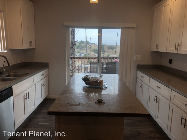 Building Photo - 4 br, 2 bath House - 6425 Shaules Avenue