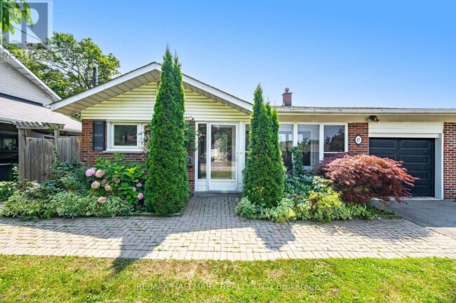 Photo du bâtiment - 47 Marthclare Ave