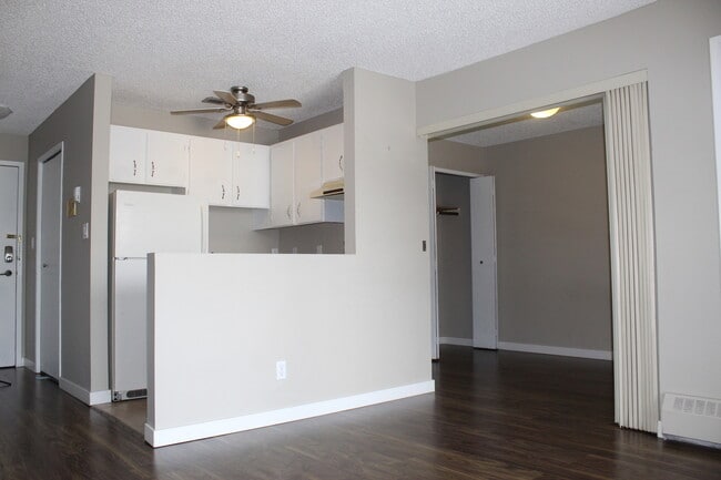 Building Photo - Floyd Manor Apartments