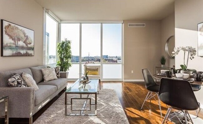 Foto del edificio - Modern Two Bedroom Condo