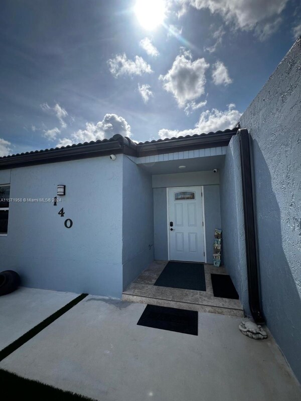 Building Photo - 140 SW 113th Ct