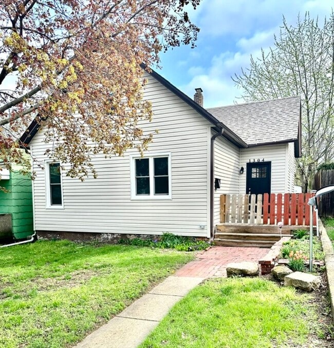 Building Photo - Completely Updated 3 Bedroom Home!