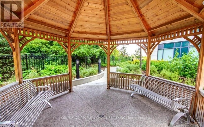 Building Photo - 840 Queens Plate Dr