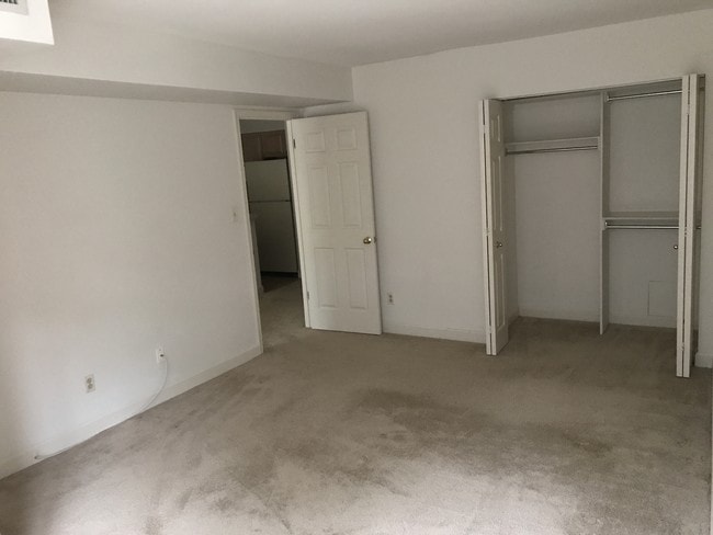 bedroom - 5000 Battery Ln