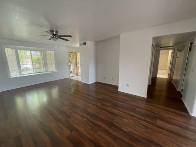 Building Photo - 2 Bedroom 2 Bath condo close to Downtown C...