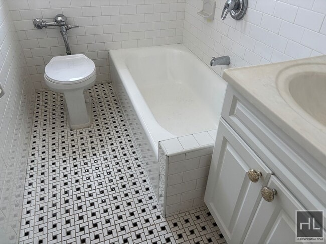 Building Photo - GRAND CONCOURSE