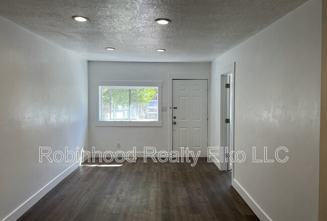 Building Photo - 540 9th St