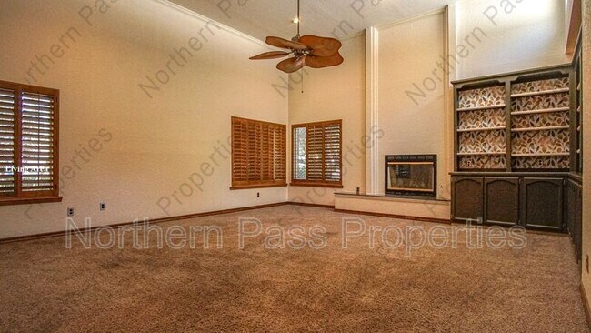 Foto del edificio - 612 Willow Glen Dr