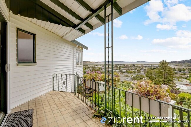 Building Photo - 5 br, 3 bath House - 135 Elm Ave, Larkspur...