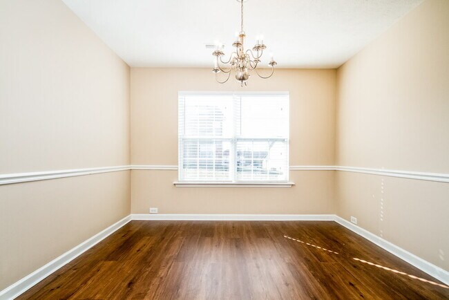 Foto del edificio - 408 Glenmore Ct