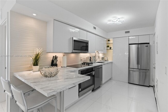 Foto del edificio - 6770 Indian Creek Dr