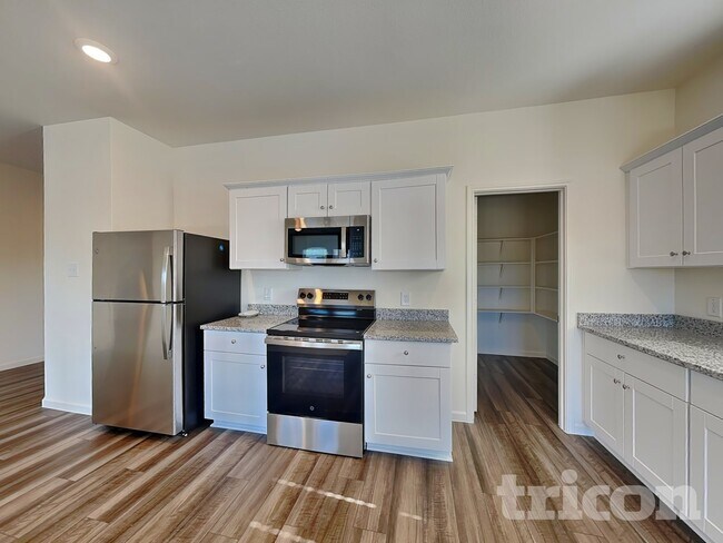 Building Photo - 12645 Big Rnch Rd