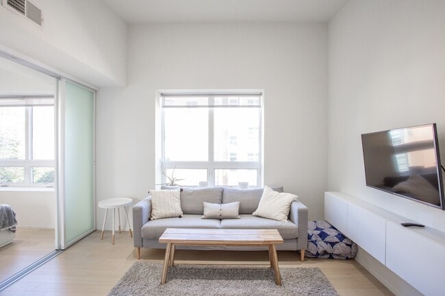 Foto del edificio - 2 Bed/2 Bath  Modern Condo in the Heart of Adams Morgan