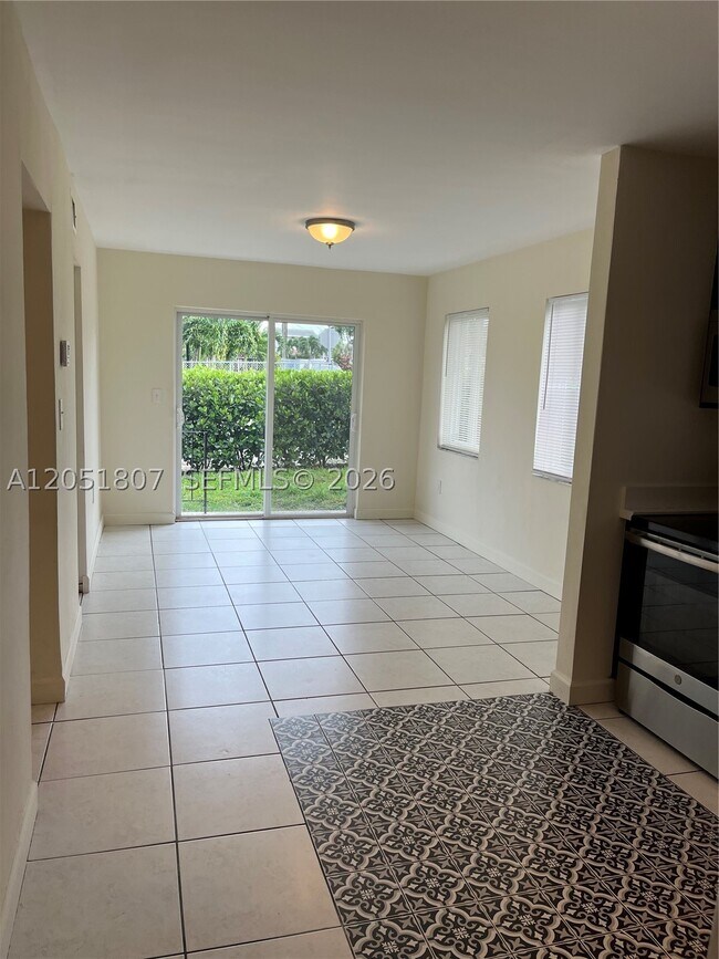 Foto del edificio - 901 NW 22nd Pl