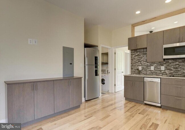 Foto del edificio - 1102 5th St NW