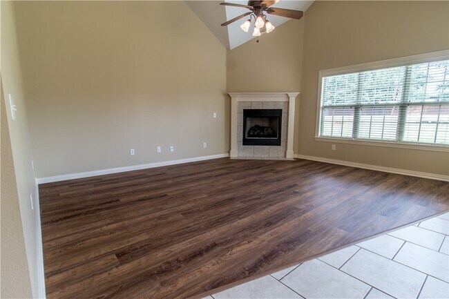 Foto del edificio - 1502 NE Dysart Woods Ln