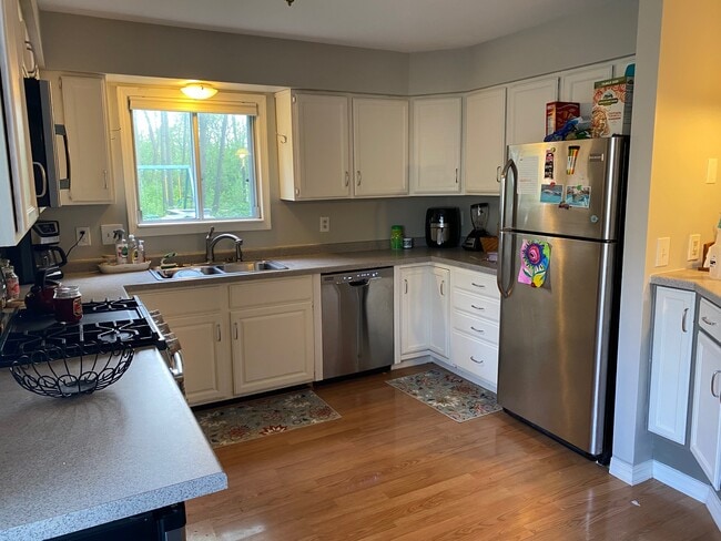 Kitchen - 4602 Vettelson Rd