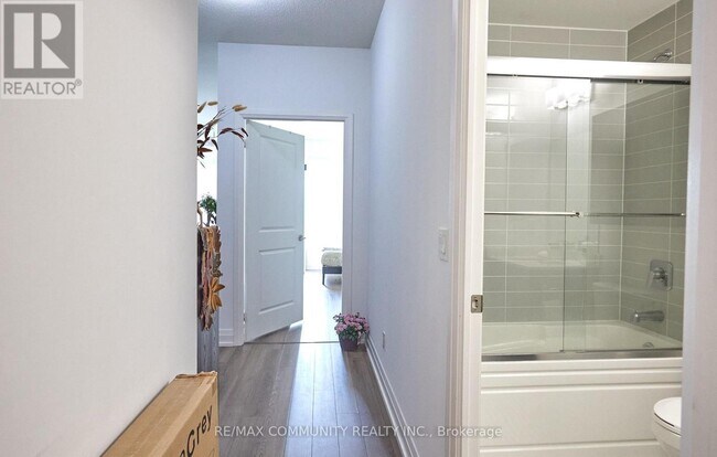 Photo du bâtiment - 3121 Sheppard Ave E