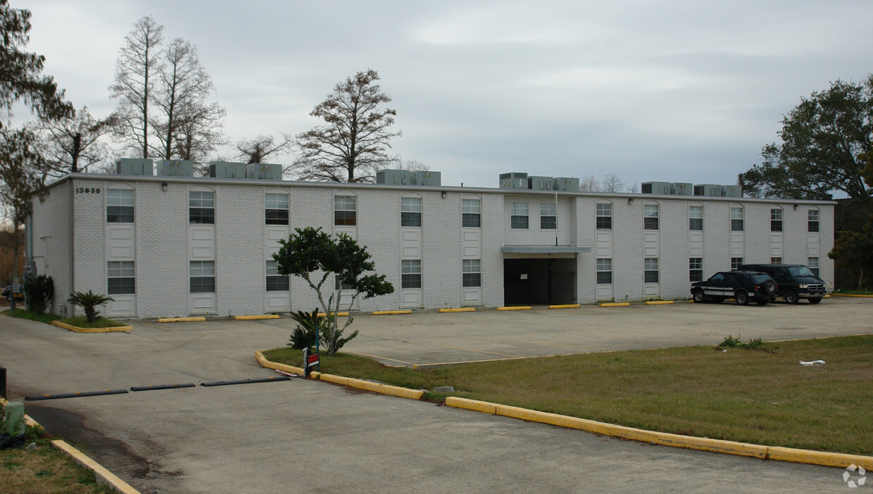 Foto del edificio - 13638 Chef Menteur Hwy