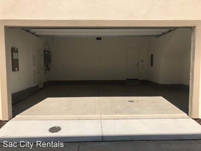Building Photo - 3 br, 2.5 bath House - 8803 Solo Way
