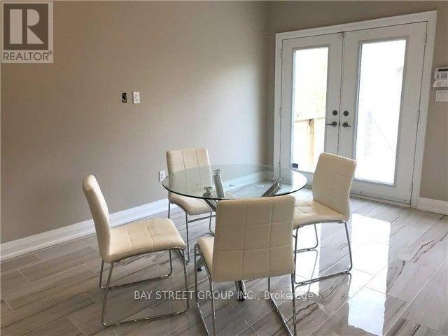 Photo du bâtiment - 10 Point Pelee Ln