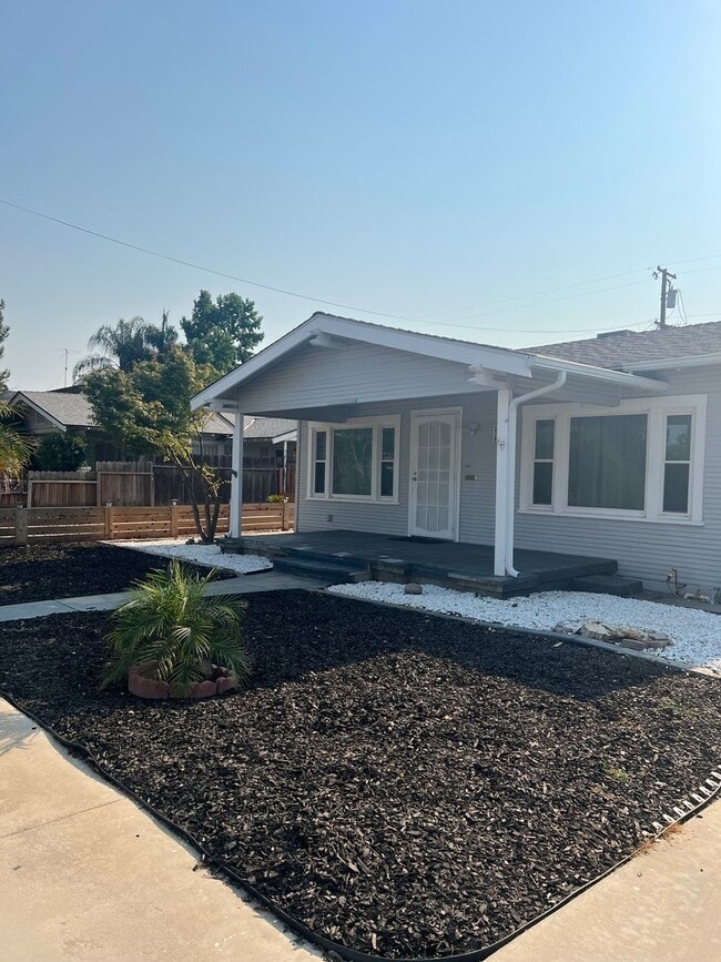 Building Photo - Charming Family Home