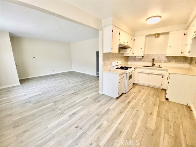 Foto del edificio - 4215 W 130th St