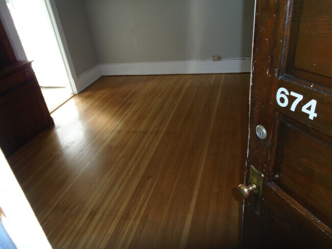 Building Photo - 674 N 9th St