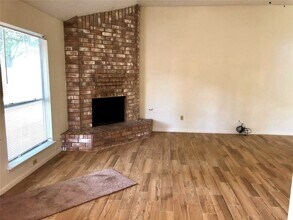 Building Photo - 15650 Pebble Lake Dr