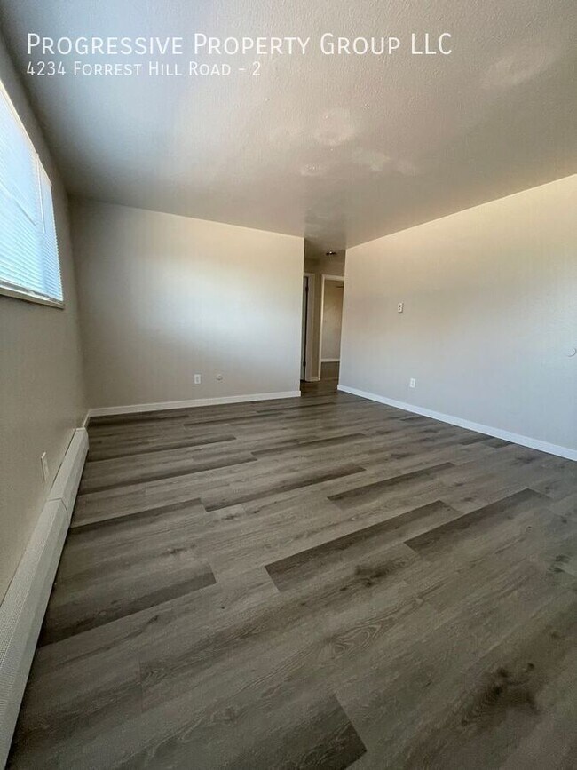 Foto del edificio - 4234 Forrest Hill Rd