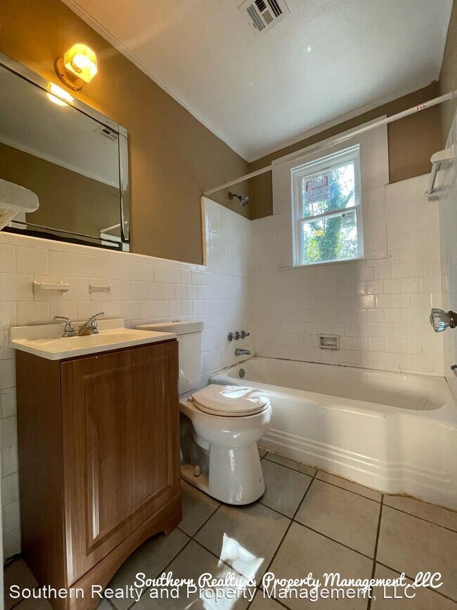 Building Photo - 3 br, 1 bath House - 204 Bradley Drive