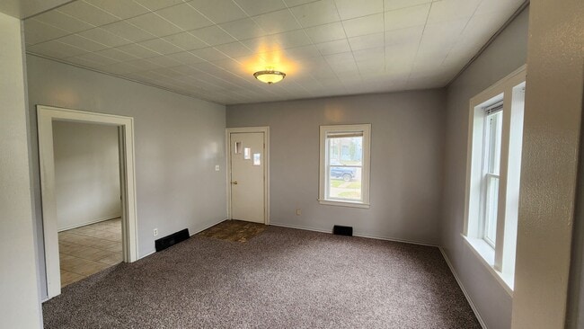 Building Photo - 405 E Spruce St