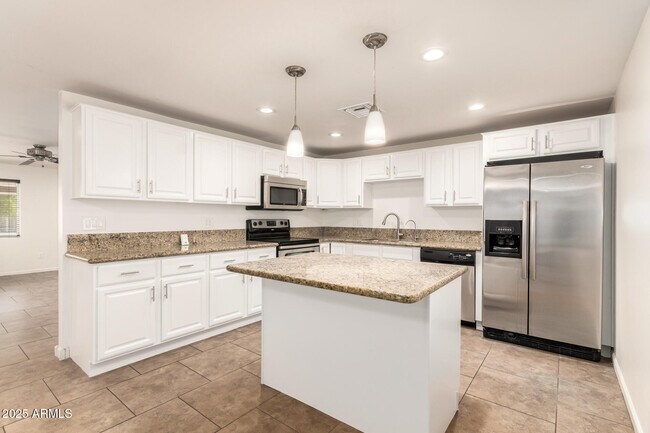 Foto del edificio - 13234 N 38th Pl