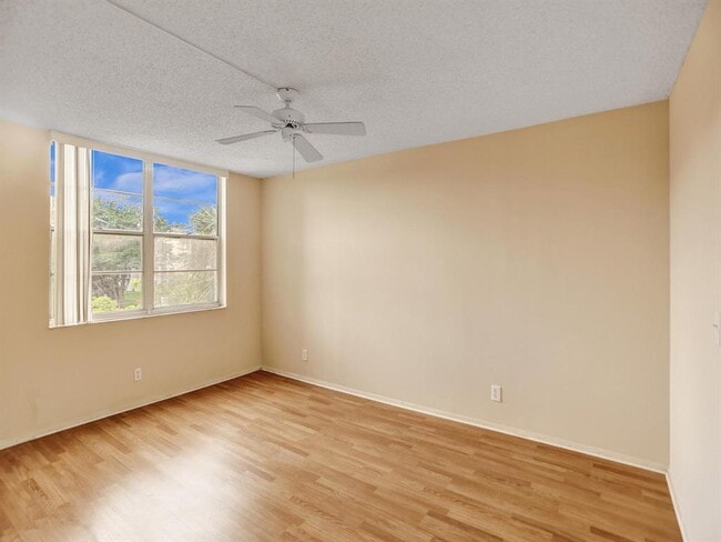 Building Photo - 9330 Lagoon Pl