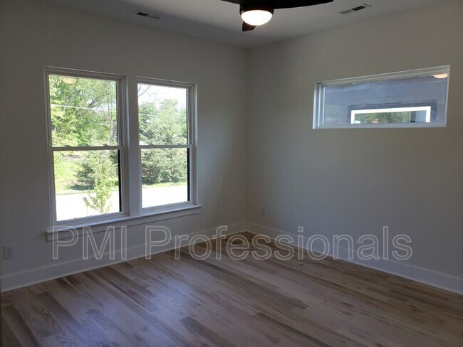Foto del edificio - 215 Eisenhower Dr