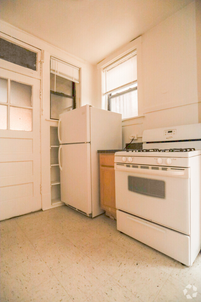 Building Photo - 5026 N Kenmore Ave