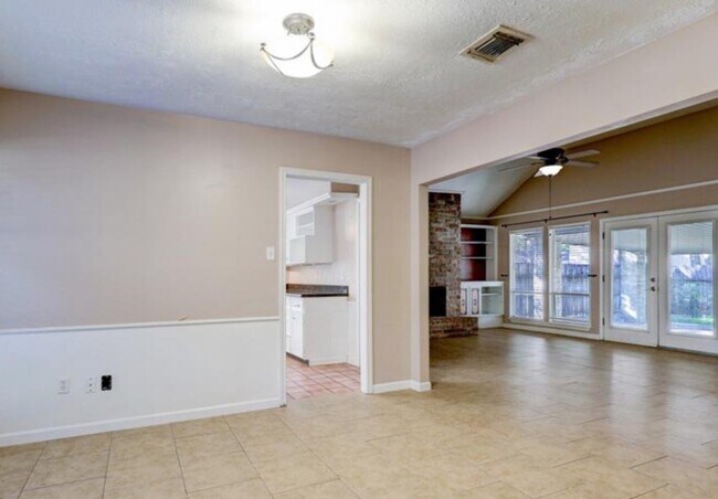 Building Photo - 735 Talmalge Hall Dr
