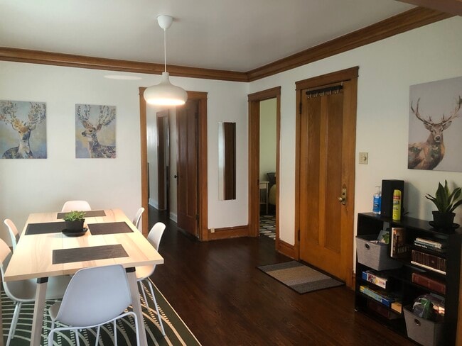 Dining room and unit entry - 5418 N Western Ave