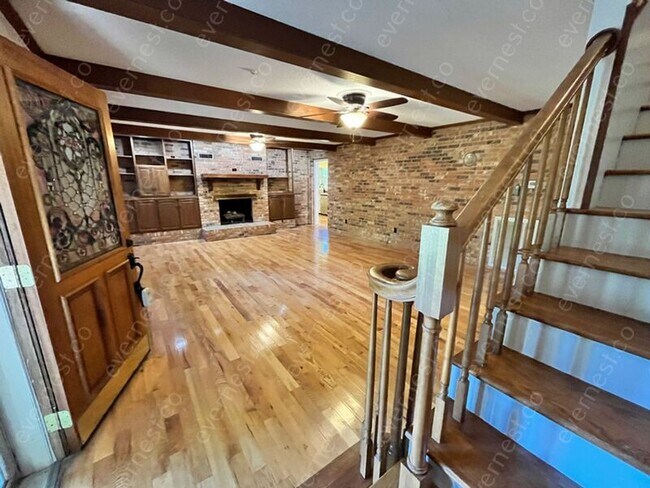 Building Photo - 2101 Elmar Dr