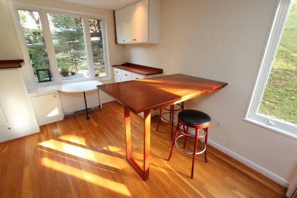 Comedor con vistas al jardín. - 2400 41st St NW