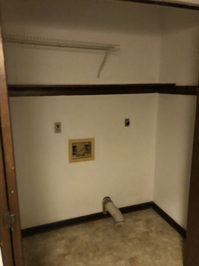 Foto del edificio - THREE BEDROOM HOME