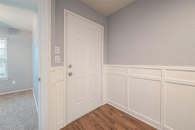 Building Photo - 14015 Lake Cres Dr