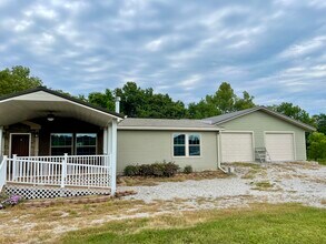 Building Photo - 529 NE 851st Rd