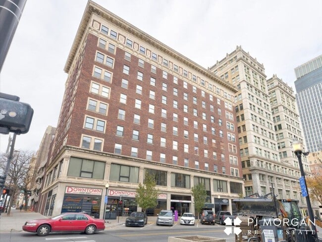 Great downtown location! - Great downtown location! House